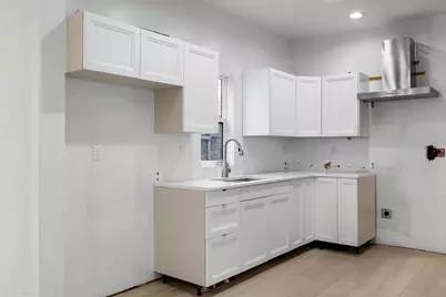 909  Vine St, La Crosse, WI 54601 - Photo 2