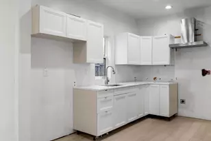 909 Vine St, La Crosse, WI 54601 - Photo 2