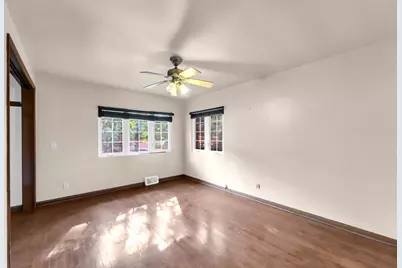 301 E 4 Mile Rd, Racine, WI 53402 - Photo 16