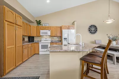 W196N11442  Shadow Wood Dr #2, Germantown, WI 53022 - Photo 2