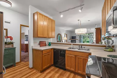 2112  Pine Ridge Ct #F, Grafton, WI 53024 - Photo 4