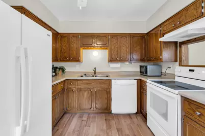 6131 S 15th Ct, Milwaukee, WI 53221 - Photo 12