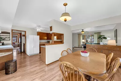 6131 S 15th Ct, Milwaukee, WI 53221 - Photo 10