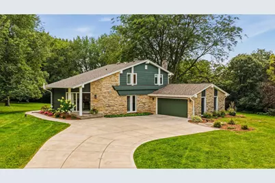 N9W31083  Concord Ct, Delafield, WI 53018 - Photo 1