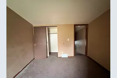 8911 N Swan Rd #E, Milwaukee, WI 53224 - Photo 14