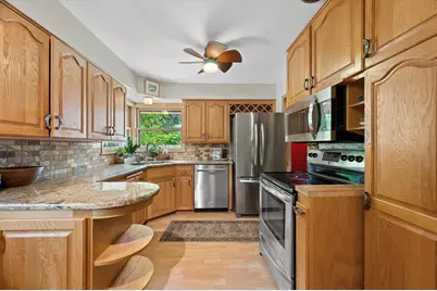 2720 E Elizabeth Ave, Saint Francis, WI 53235 - Photo 10
