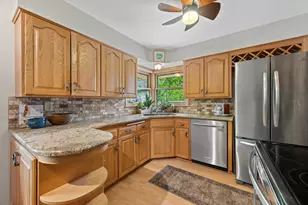 2720 E Elizabeth Ave, Saint Francis, WI 53235 - Photo 8