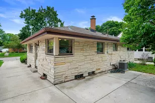 2720 E Elizabeth Ave, Saint Francis, WI 53235 - Photo 22