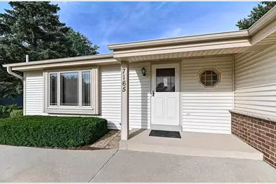 7165 S Tifton Dr, Franklin, WI 53132 - Photo 2
