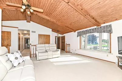 7165 S Tifton Dr, Franklin, WI 53132 - Photo 6