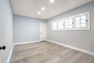 4266 W Highland Blvd, Milwaukee, WI 53208 - Photo 8