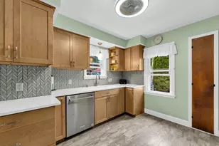 198 E Gauer Circle, Milwaukee, WI 53207 - Photo 12