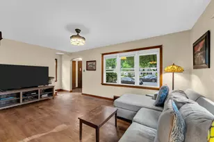 198 E Gauer Circle, Milwaukee, WI 53207 - Photo 6