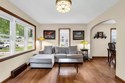 198 E Gauer Cir, Milwaukee, WI 53207 - Photo 4