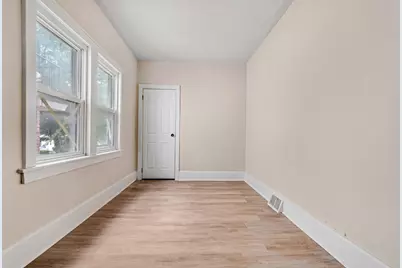 2825 S 9th St, Milwaukee, WI 53215 - Photo 10