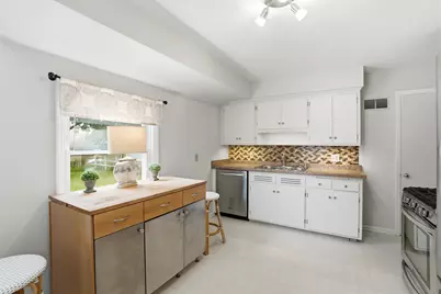 2539 N 80th St, Wauwatosa, WI 53213 - Photo 4