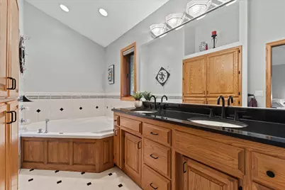 2416 N 118th St, Wauwatosa, WI 53226 - Photo 24
