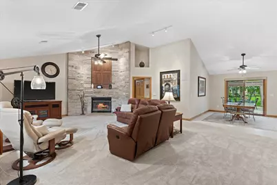 2416 N 118th St, Wauwatosa, WI 53226 - Photo 8