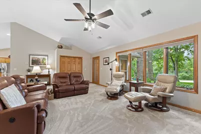 2416 N 118th St, Wauwatosa, WI 53226 - Photo 10