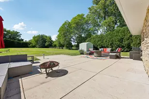 10043 N Greenview Dr, Mequon, WI 53092 - Photo 38