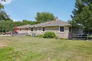 10043 N Greenview Dr, Mequon, WI 53092 - Photo 50