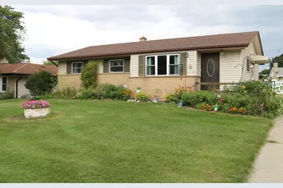 N94W16478  Cumberland Rd, Menomonee Falls, WI 53051 - Photo 2