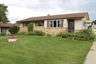 N94W16478 Cumberland Rd, Menomonee Falls, WI 53051 - Photo 2