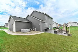 663 E Blf Cir, Racine, WI 53185 - Photo 34