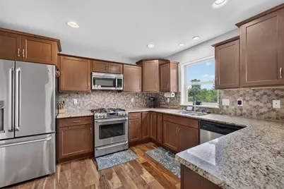10421  Prairie Crossing Dr, Racine, WI 53126 - Photo 10