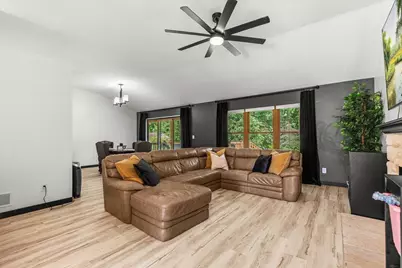 4020 W Lakeview Dr, Franklin, WI 53132 - Photo 8