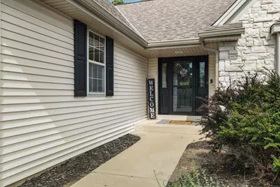 4020 W Lakeview Dr, Franklin, WI 53132 - Photo 6