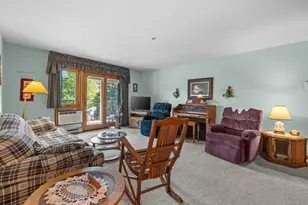 530 N Silverbrook Dr, West Bend, WI 53090 - Photo 4