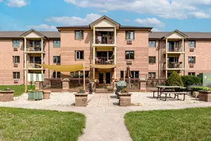 530 N Silverbrook Dr, West Bend, WI 53090 - Photo 2