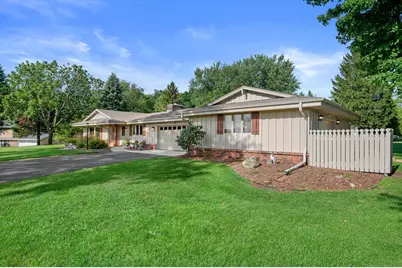949  Hickory Hill Pkwy, Richfield, WI 53033 - Photo 4