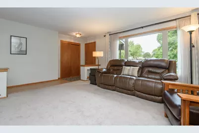 4695  Wessex Dr, Brookfield, WI 53045 - Photo 6