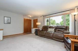 4695 Wessex Dr, Brookfield, WI 53045 - Photo 6