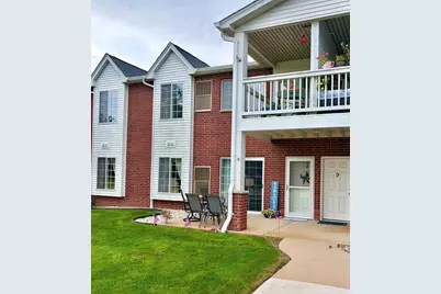 8201  Lexington Pl #7, Pleasant Prairie, WI 53158 - Photo 2