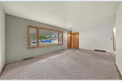 2746  Saemann Ave, Sheboygan, WI 53081 - Photo 6