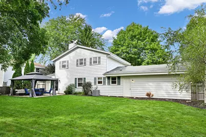 8021 W Cascade Dr, Franklin, WI 53132 - Photo 30