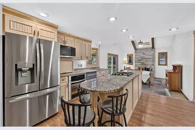 4936  Deerwood Dr, Racine, WI 53406 - Photo 8