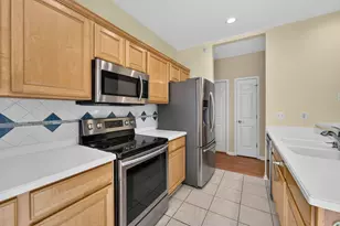 9056 W Elm Ct, Franklin, WI 53132 - Photo 6