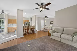 9056 W Elm Ct, Franklin, WI 53132 - Photo 4
