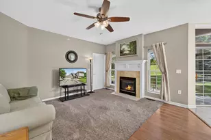 9056 W Elm Ct, Franklin, WI 53132 - Photo 2