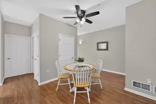 9056 W Elm Ct, Franklin, WI 53132 - Photo 8