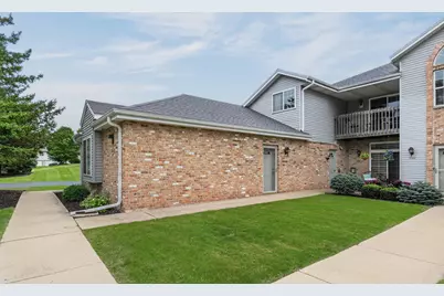 401 W Aspen Dr #1, Oak Creek, WI 53154 - Photo 6