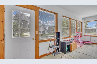 2012 N 19th St, Sheboygan, WI 53081 - Photo 4