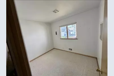 1504  Philippen St, Manitowoc, WI 54220 - Photo 10