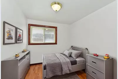 4805 W Custer Ave, Milwaukee, WI 53218 - Photo 10