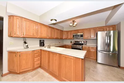 5433 S 24th St, Milwaukee, WI 53221 - Photo 8