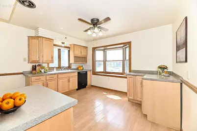 2818 S 71st St, Milwaukee, WI 53219 - Photo 14